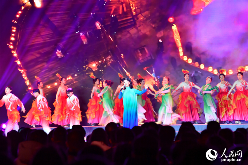 開幕式上精彩的演出。人民網記者 時雨攝