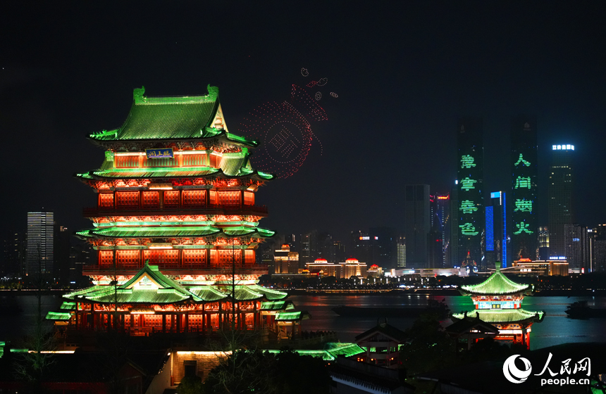 現場無人機表演。人民網記者 毛思遠攝