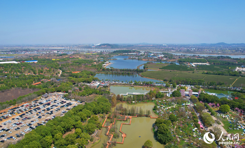 鳳凰溝景區綠意盎然。人民網記者 毛思遠攝