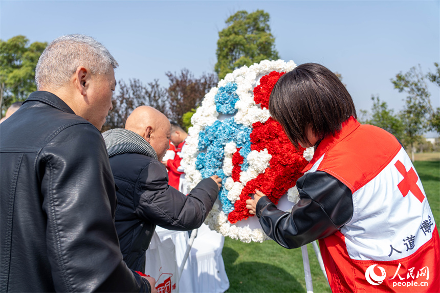 2025年遺體器官捐獻者清明追思緬懷暨集中宣傳倡議公益活動現場。人民網 龍楚良攝
