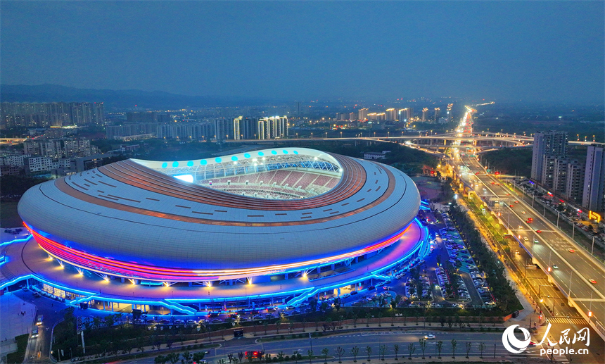 贛州市全民健身中心一期正式投入試運營并舉辦市民開放日活動。人民網 朱海鵬攝