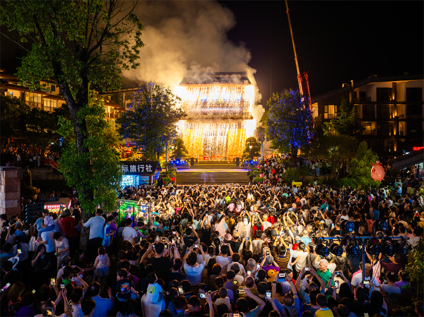 “五一”假期，江西宜春明月山景區人頭攢動。陳磊攝