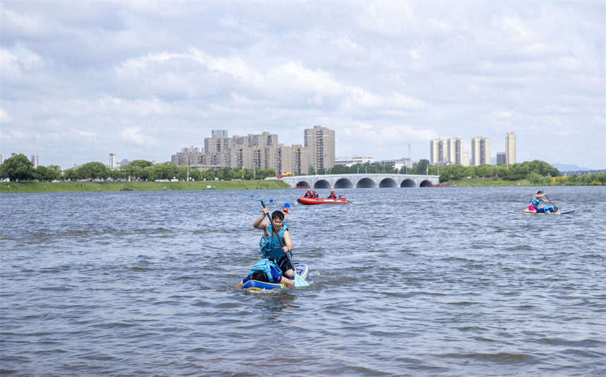 水上救援演練。