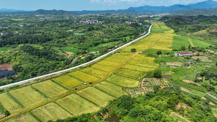 航拍江西省撫州市南豐縣市山鎮前山村。李煜祖攝