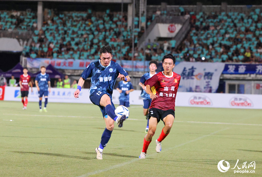 “贛超”揭幕戰，南昌隊坐鎮八一體育場迎戰景德鎮隊。葉孟哲攝