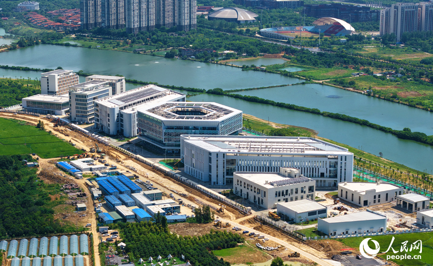 南昌瑤湖科學島一期項目——南昌實驗室建設現場，項目整體形象已初步顯現。人民網記者 毛思遠攝