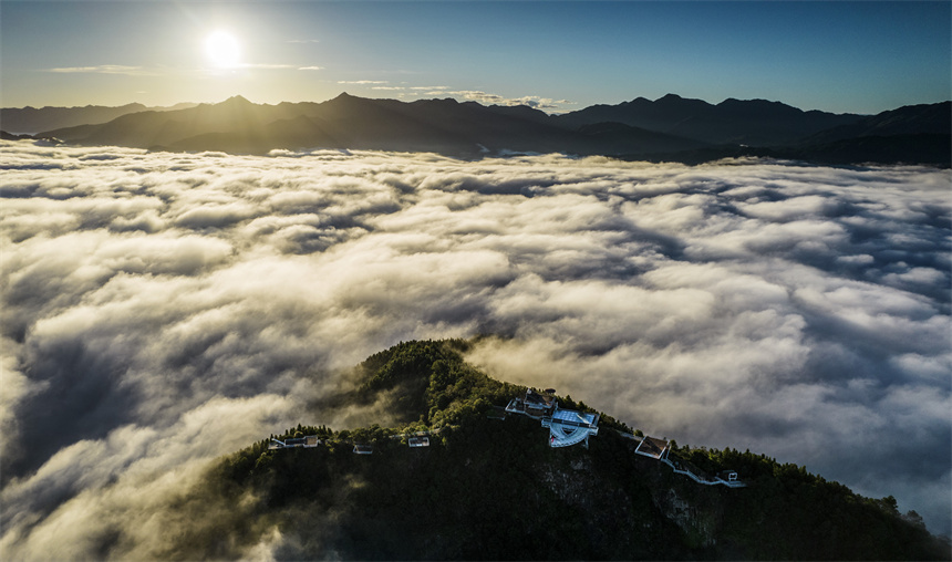 云霧繚繞，美不勝收。