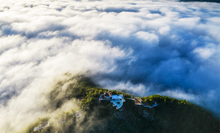 云霧繚繞，美不勝收。