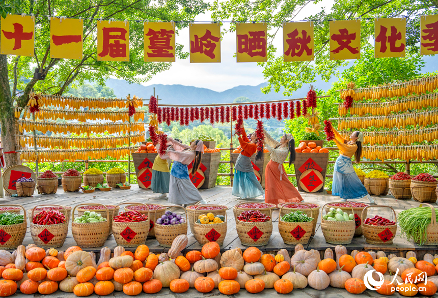 農產品展示成為“曬秋”文化季的特色亮點。人民網 朱海鵬攝