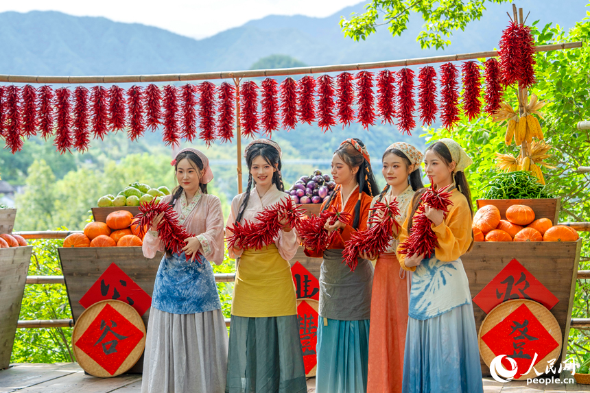 農產品展示成為“曬秋”文化季的特色亮點。人民網 朱海鵬攝