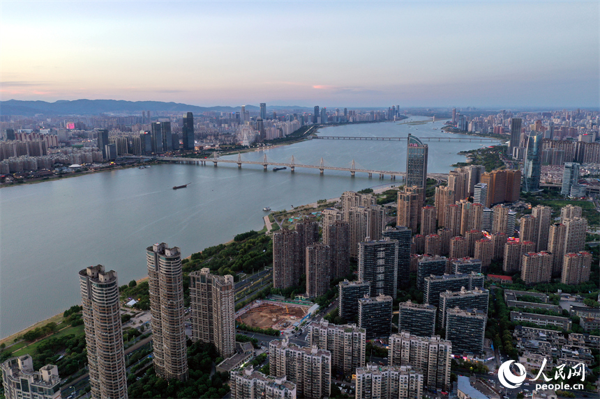 江西最大河流贛江奔涌東流。人民網記者 時雨攝