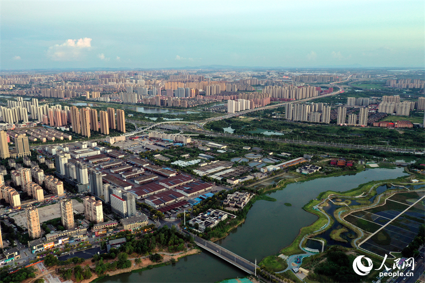 桃花河在南昌城區蜿蜒，滋養著兩岸人民。人民網記者 時雨攝