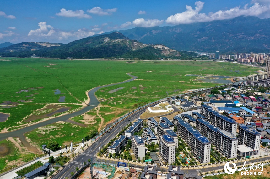 鄱陽湖低水位導致旱情加劇，給湖區的生產生活帶來影響。人民網記者 時雨攝