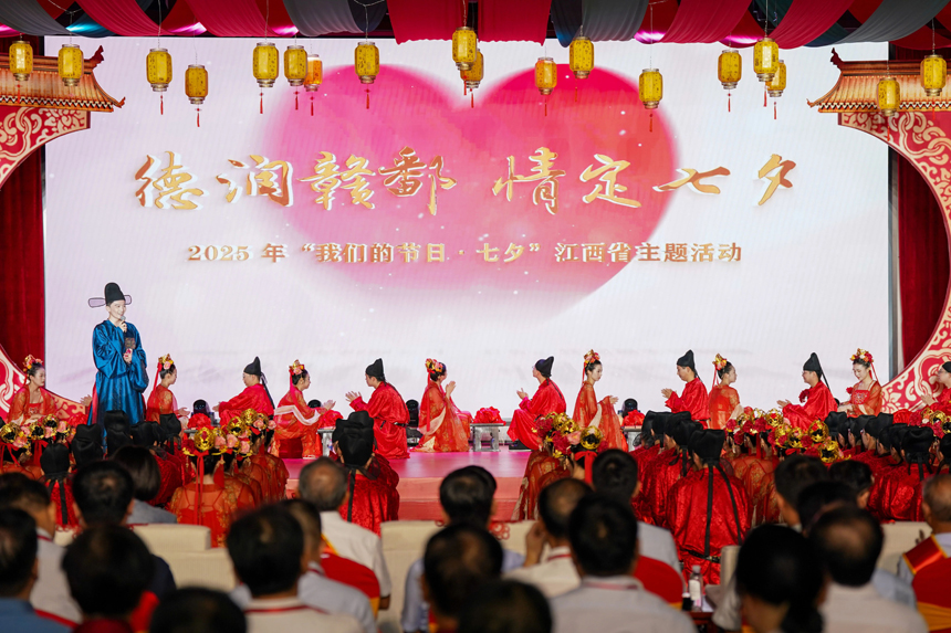 移風易俗集體婚禮現場。 譚建榮攝