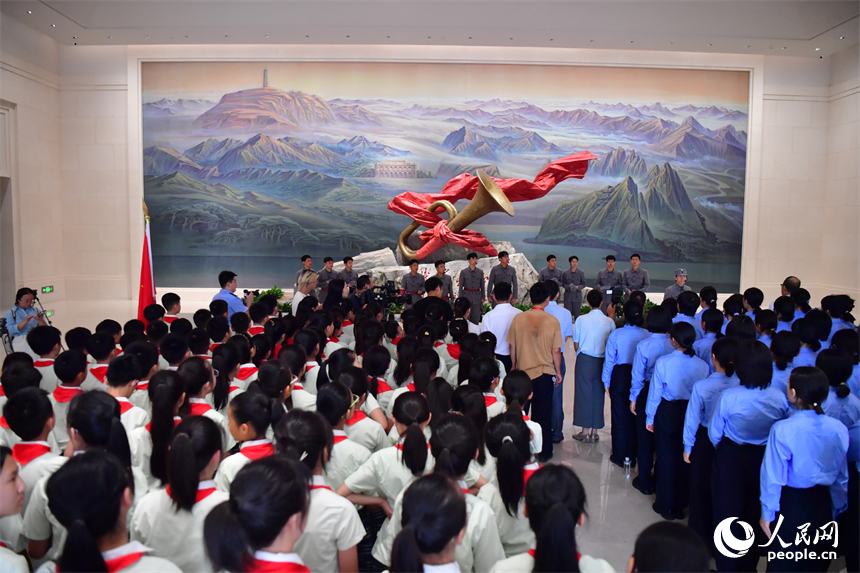 南昌新四軍軍部舊址陳列館在館內序廳舉辦“開學第一課”主題活動。人民網記者 時雨攝