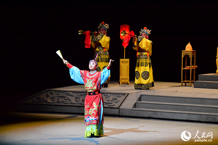 贛劇《李邇王》在南昌群星劇場精彩上演。圖為演出現場。人民網記者 時雨攝