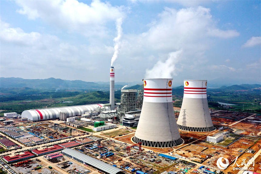 江西贛能上高發電有限公司2×1000MW清潔煤電項目的1號機組正在運轉，該機組已并網成功，具備發電能力。人民網記者 時雨攝