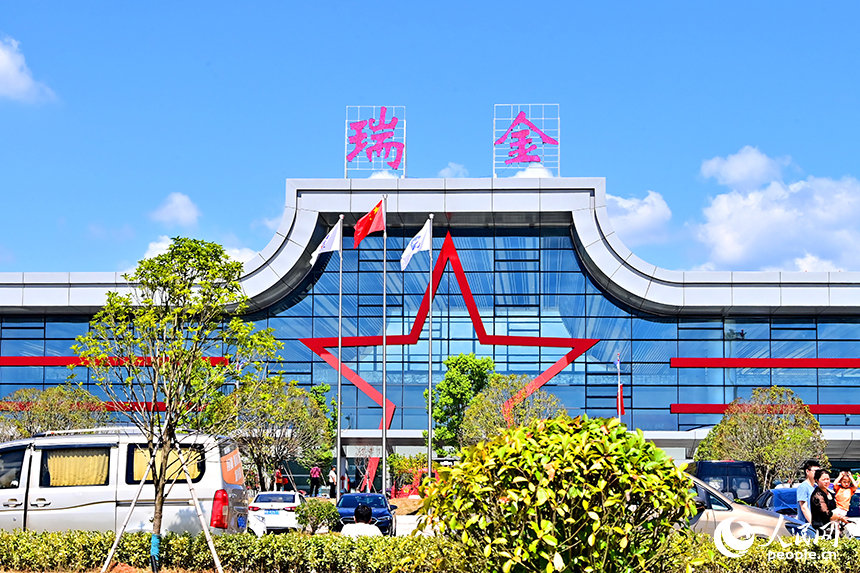 贛州瑞金機場航站樓外景。人民網 朱海鵬攝