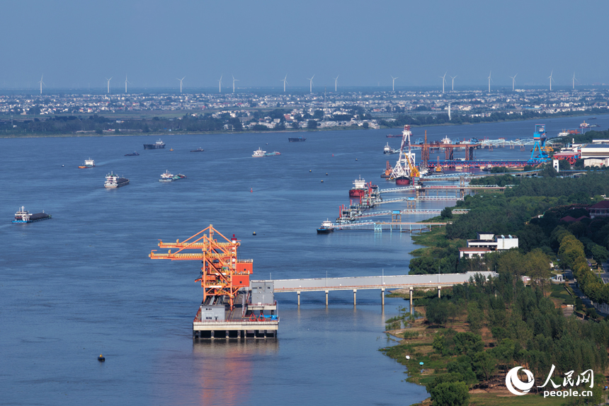九江市打造“水美、岸美、產業美、環境美”的沿長江、環鄱陽湖“最美岸線”。人民網記者 毛思遠攝