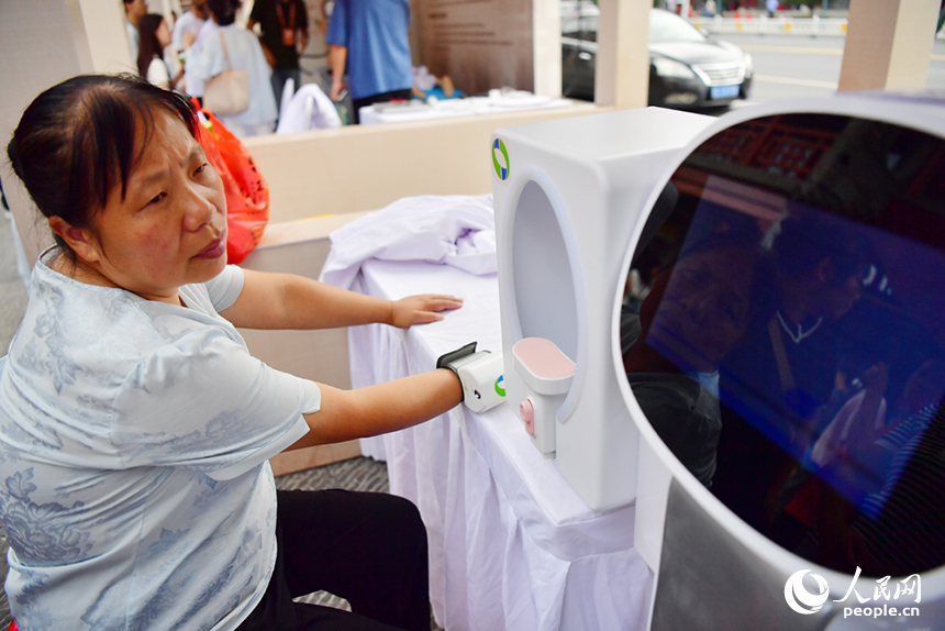 科技元素加持中醫診療，讓診療更便捷更精準。人民網記者 時雨攝
