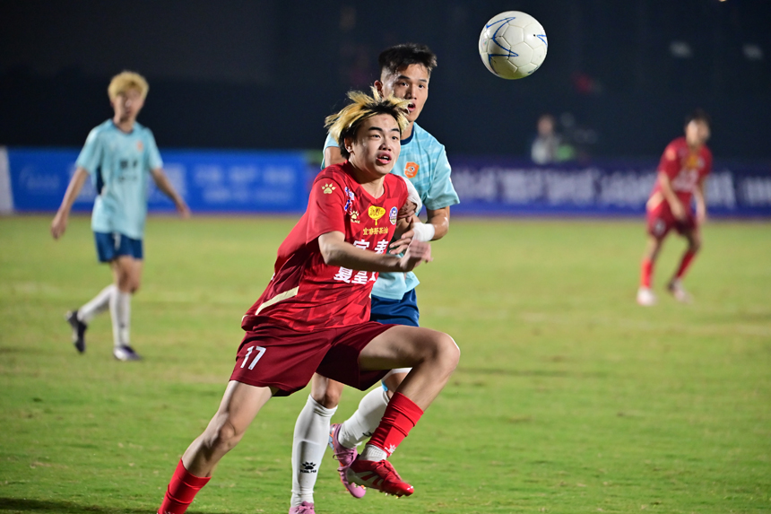 決賽首回合的精彩瞬間。劉勇攝