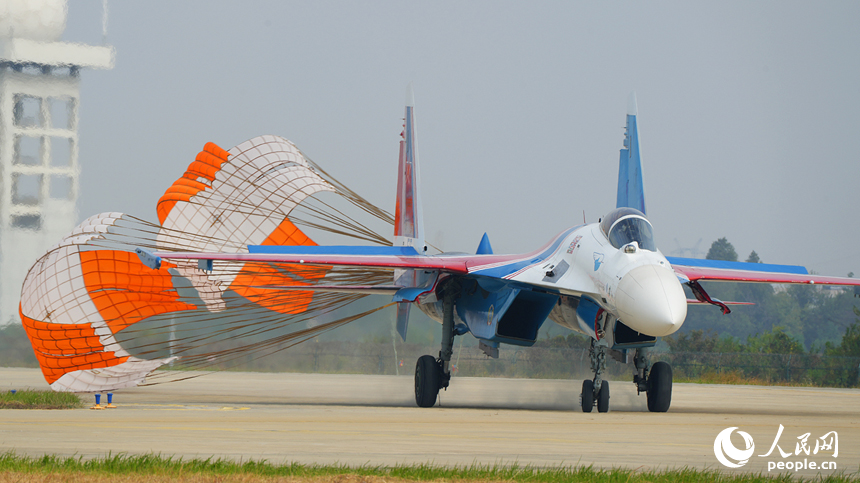 探營南昌飛行大會，部分表演機型在現場進行彩排演練。人民網記者 毛思遠攝