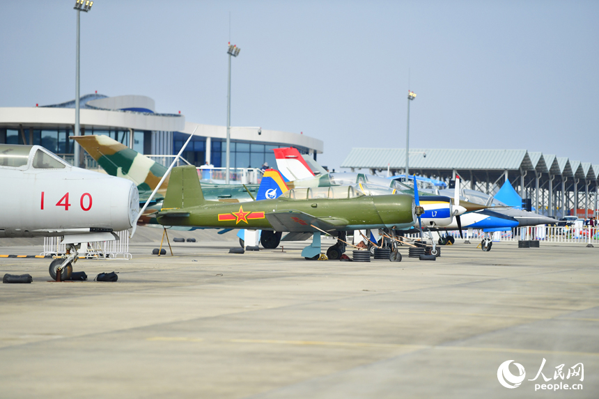 靜態展示區的參展飛機。人民網記者 時雨攝
