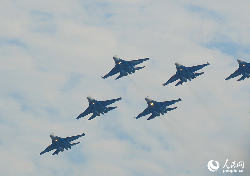 探營南昌飛行大會，部分表演機型在現場進行彩排演練。人民網記者 毛思遠攝