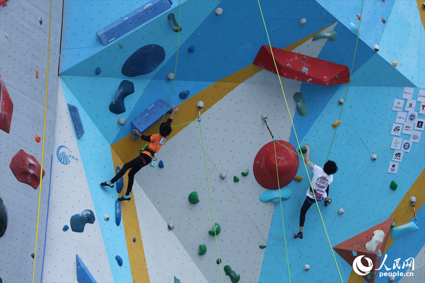 2025年全國青少年U系列攀巖聯賽（江西全南站）A10組男子難度賽比賽現場。吳一帆攝