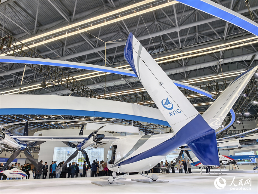 景德鎮低空產業生態展整機裝備區展出的國產飛行器。人民網記者 時雨攝